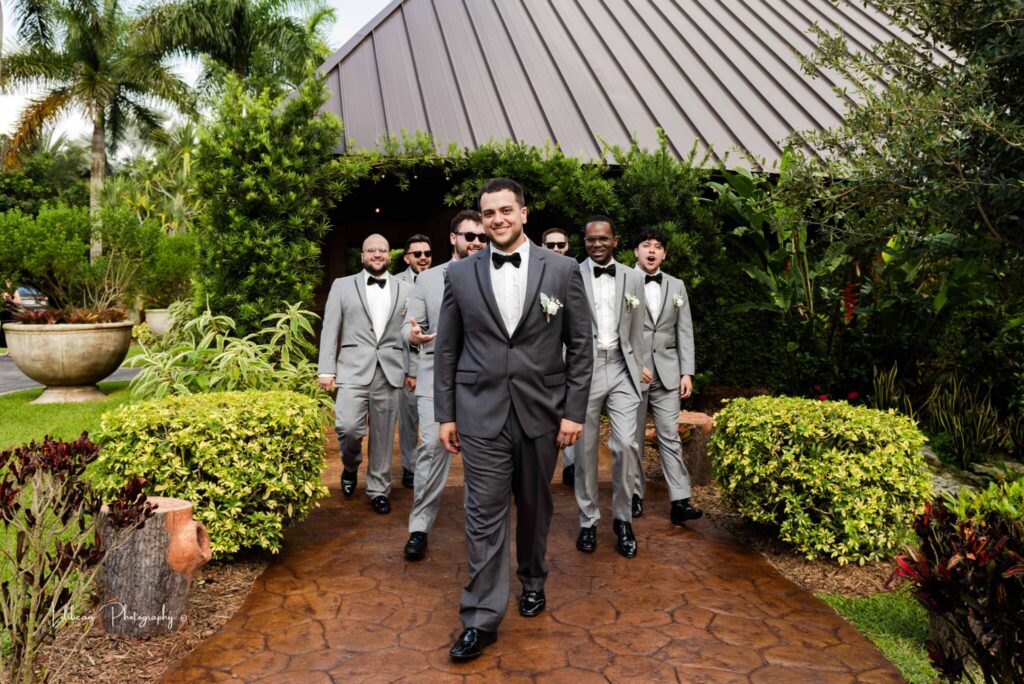 groomsmen photos