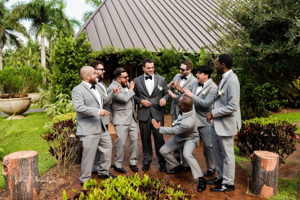 groomsmen photos