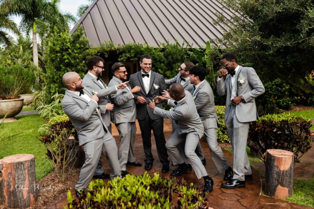 groomsmen photos