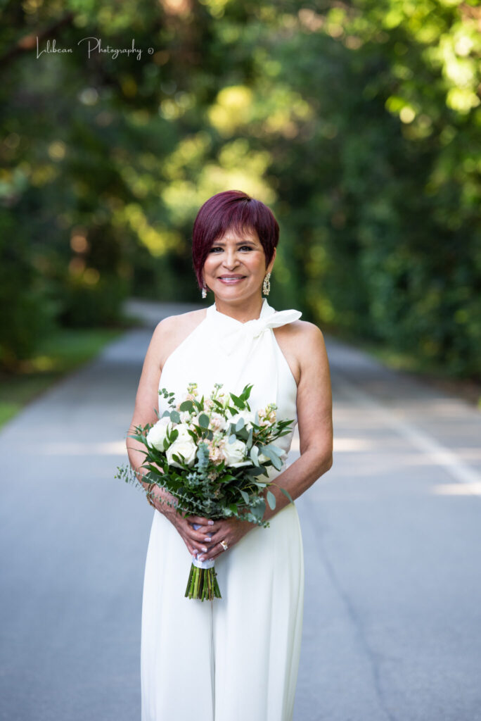 bride holding bouquet 